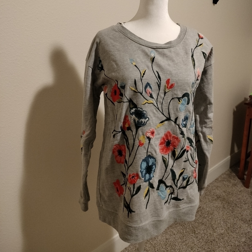 Anthropologie SUNDRY Floral Embroidered Gray Sweatshirt - Picture 4 of 10